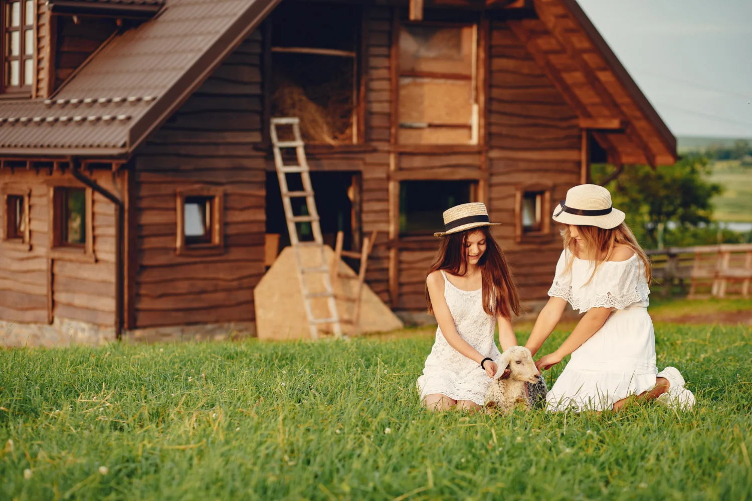 Mujer y niña en el campo